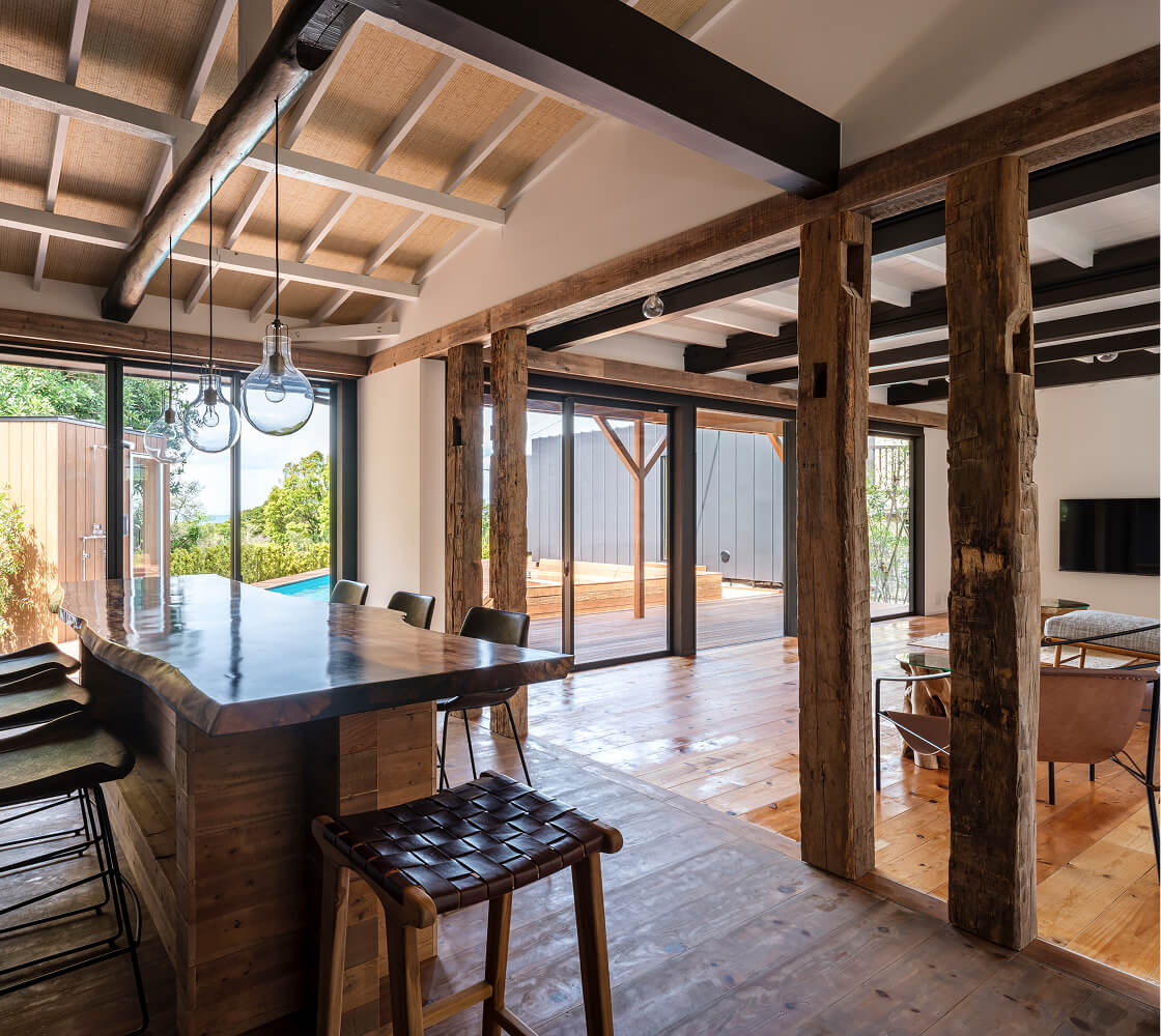 Living & Bar